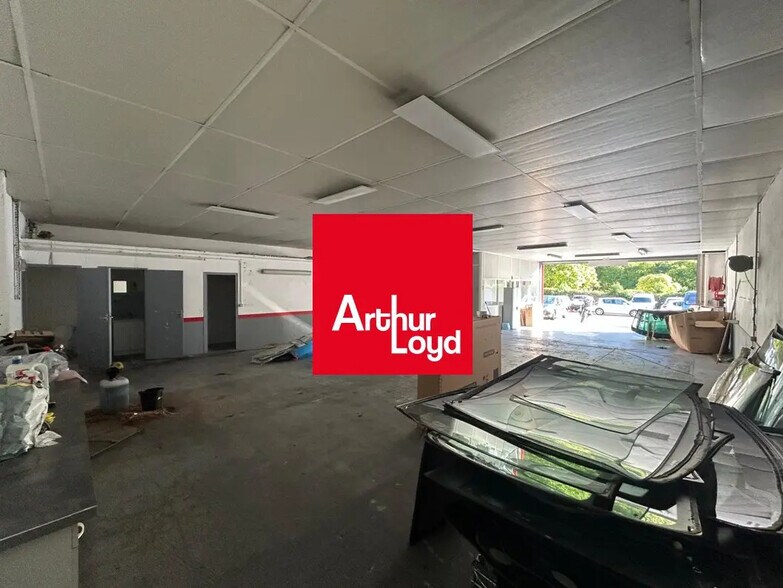 Flex in Gémenos for lease - Interior Photo - Image 1 of 8