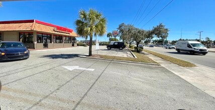 2829 Northlake Blvd, Lake Park, FL for lease Building Photo- Image 2 of 6