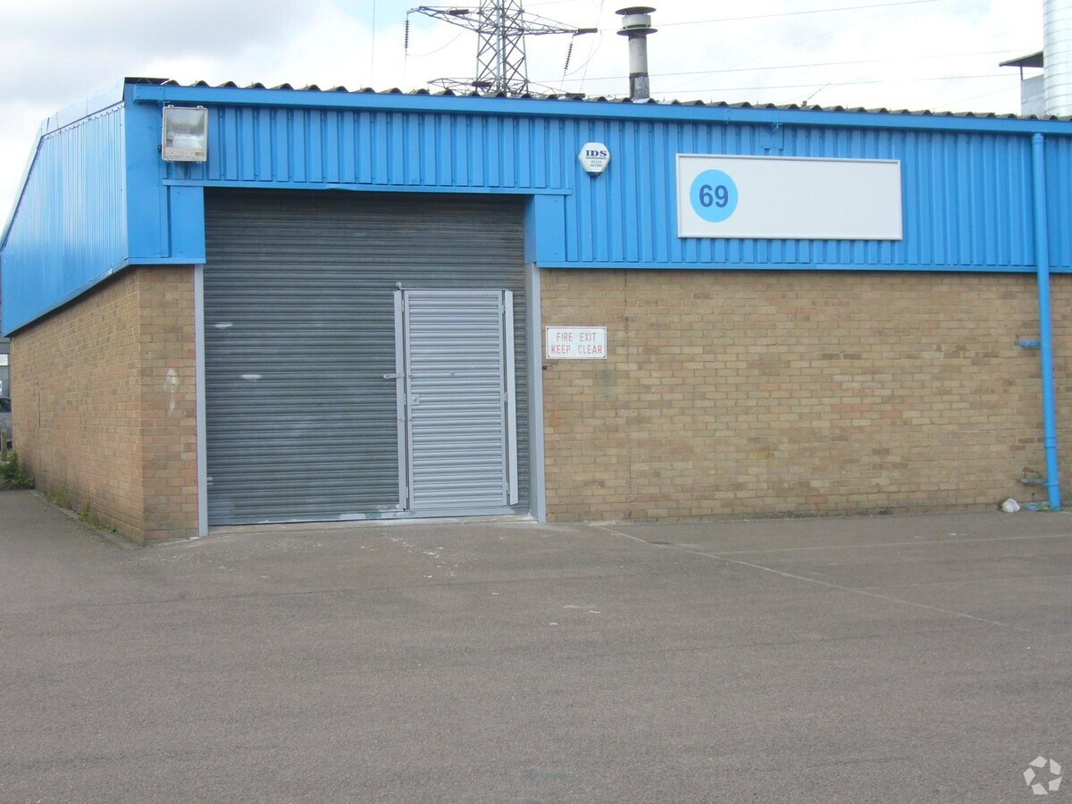 6977 Murdock Rd, Bedford, BDF MK41 7PL