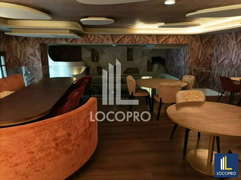 Retail in Nice for lease - Lobby - Image 2 of 11