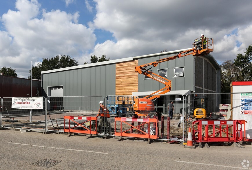 Manor Ln, London for sale - Primary Photo - Image 1 of 1