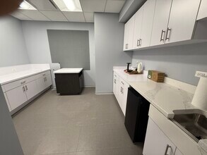 265 Exchange Dr, Crystal Lake, IL for sale Interior Photo- Image 1 of 7