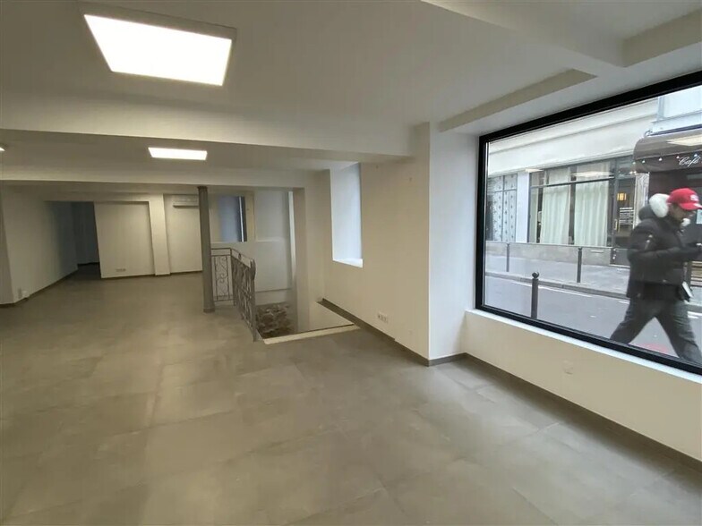 Office in Paris for sale - Building Photo - Image 1 of 7