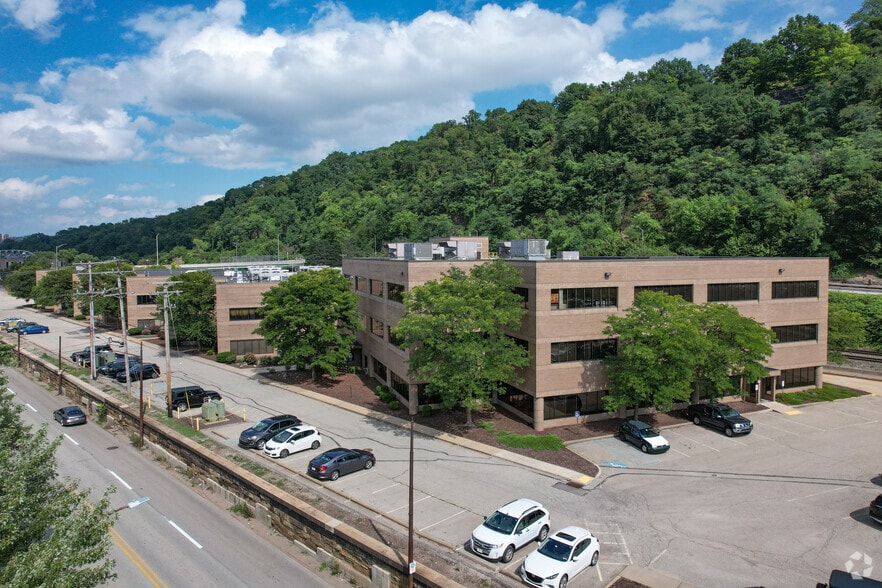 22002214 Liberty Ave, Pittsburgh, PA 15222