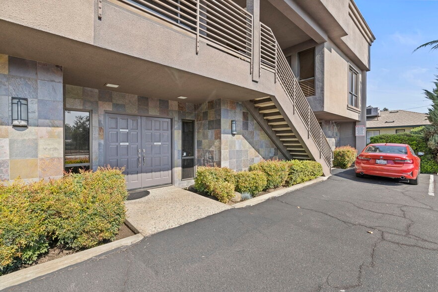 1606 W Mineral King Ave, Visalia, CA for sale - Building Photo - Image 3 of 54