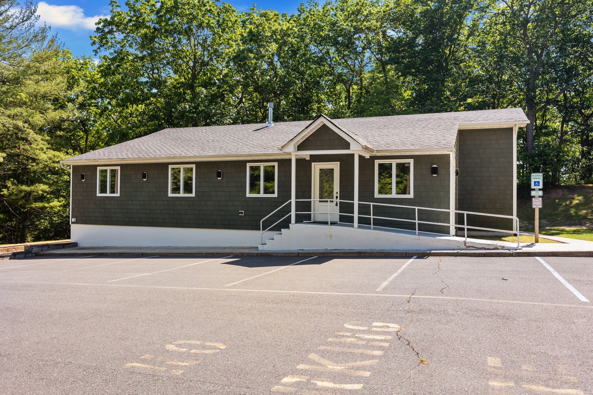 352 Monmouth Rd, Millstone Township, NJ for lease Building Photo- Image 1 of 49