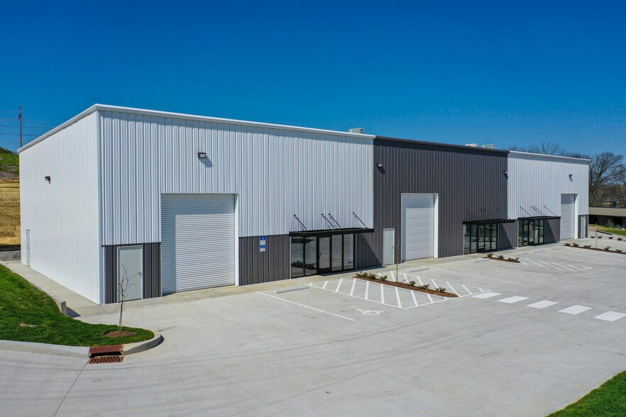 208 Bear Commerce Dr, Columbia, TN for lease - Building Photo - Image 2 of 5