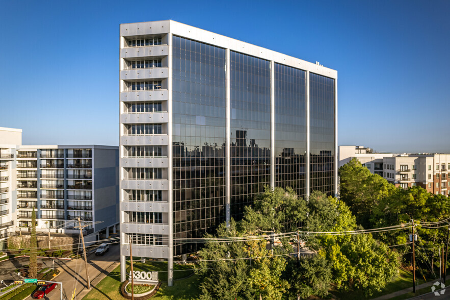 5300 Memorial Dr, Houston, TX for lease - Building Photo - Image 1 of 11