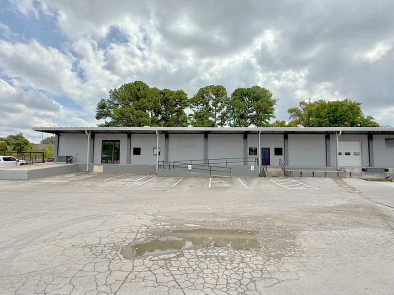 423 Westover Dr, Columbia, TN for lease - Building Photo - Image 2 of 15