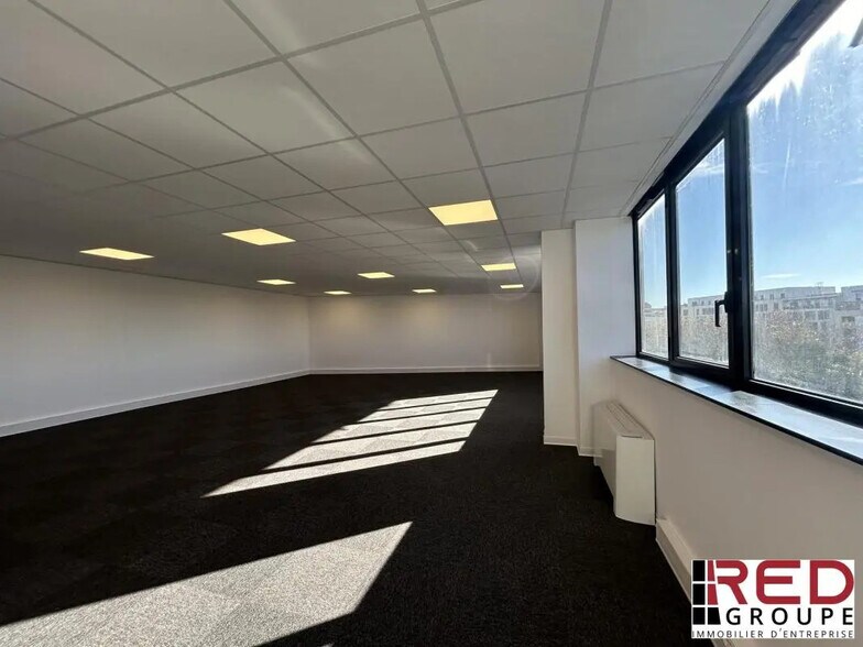 Office in Aix-en-Provence for sale - Building Photo - Image 3 of 5