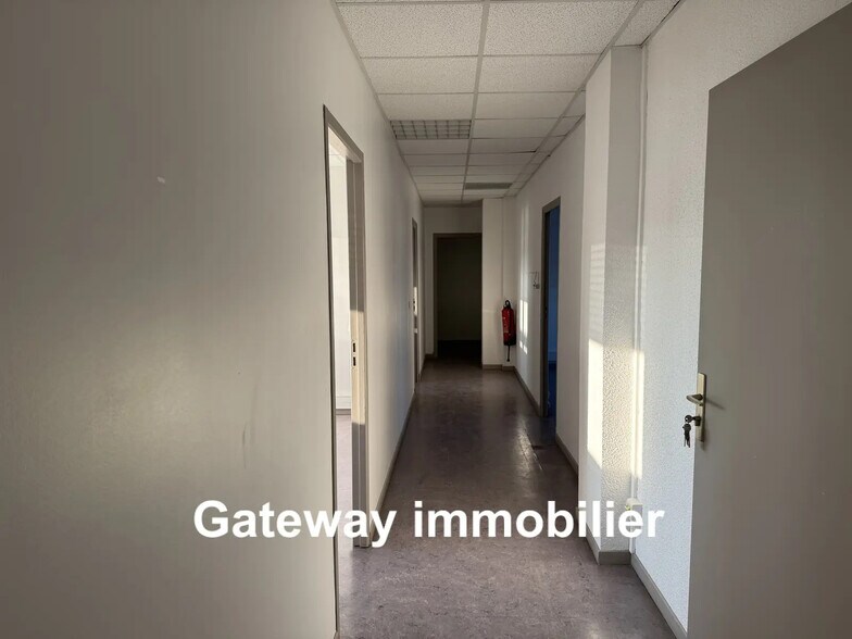 Office in COURNON-D'AUVERGNE for lease - Building Photo - Image 3 of 6