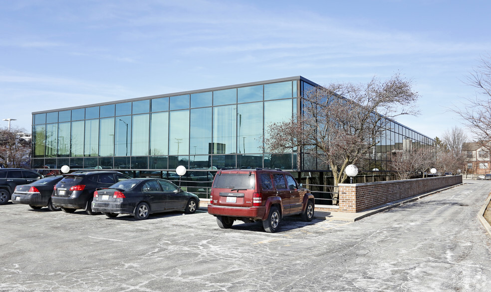 120 W Golf Rd, Schaumburg, IL for lease - Primary Photo - Image 1 of 8