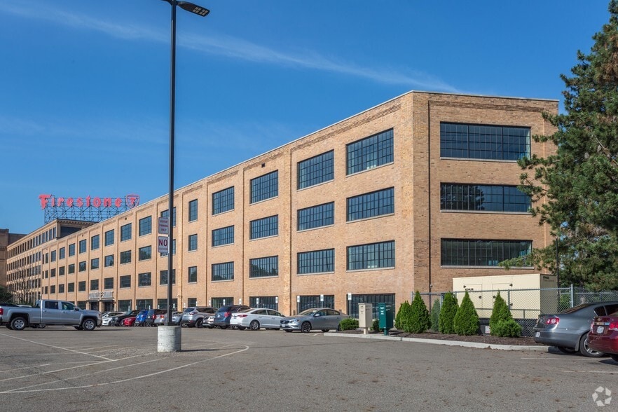 1180 S Main St, Akron, OH for lease - Building Photo - Image 1 of 5