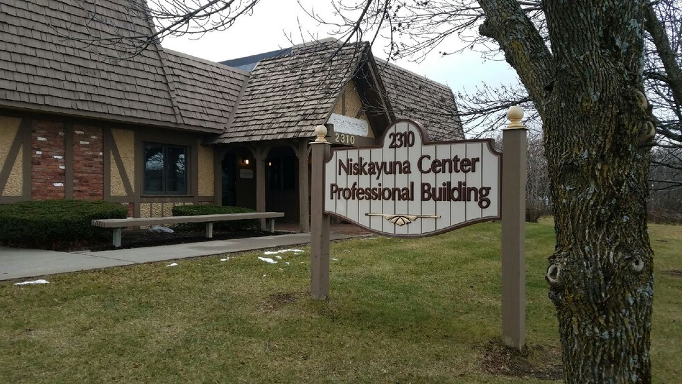 2310 Nott St E, Niskayuna, NY for sale - Building Photo - Image 1 of 1