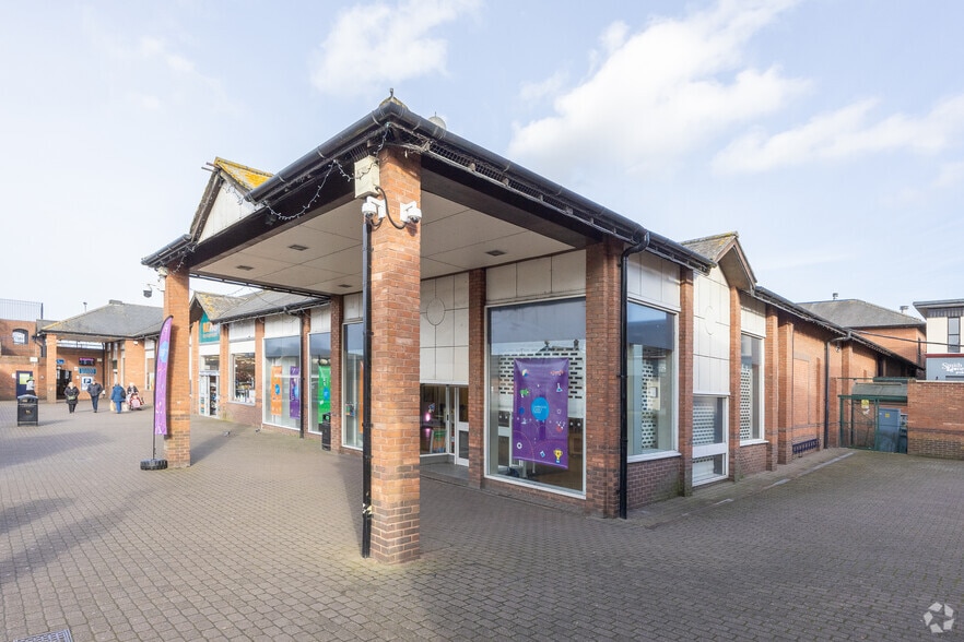 Market Pl, Wisbech for lease - Primary Photo - Image 1 of 2