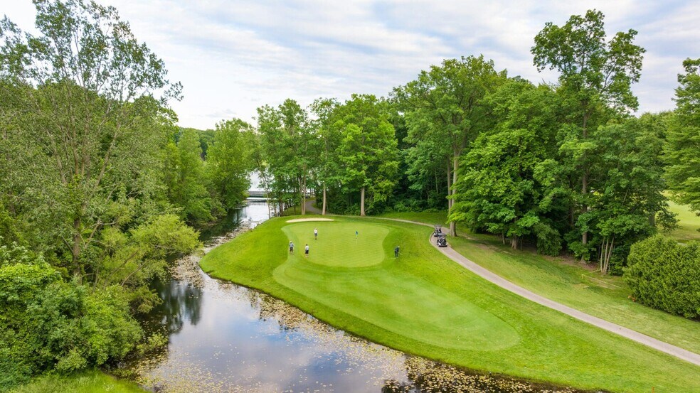 7165 Sashabaw Rd, Clarkston, MI for sale - Building Photo - Image 2 of 11