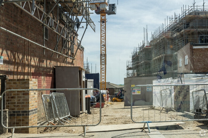 164 High St, Barnet for lease - Building Photo - Image 2 of 2