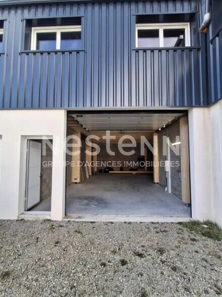 Industrial in Auray for lease - Building Photo - Image 2 of 4