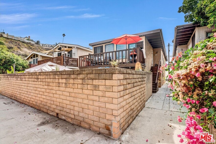 116 Rees St, Playa Del Rey, CA for sale - Building Photo - Image 2 of 13
