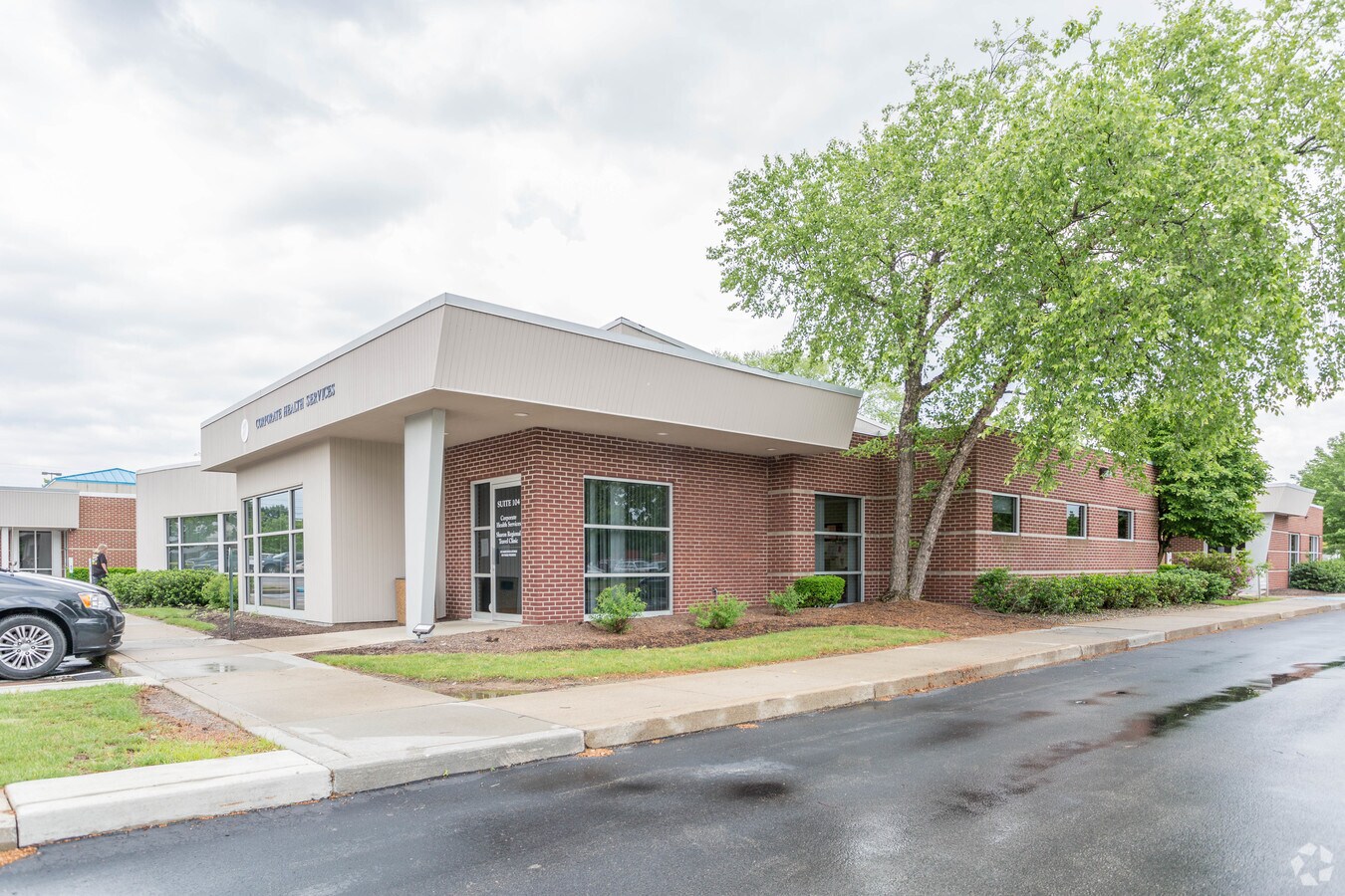 295 N Kerrwood Dr, Hermitage, PA 16148