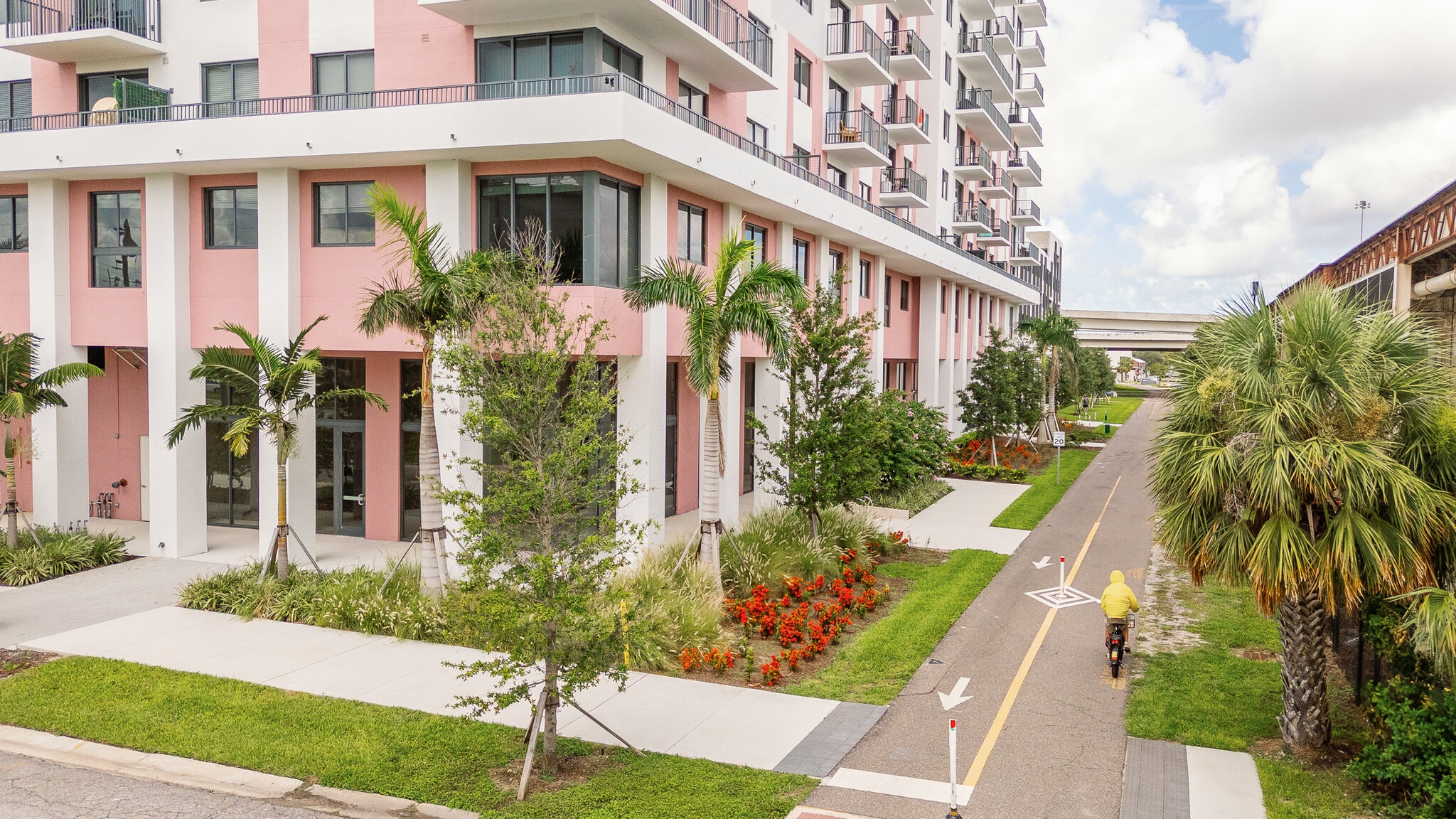 201 17th St S, Saint Petersburg, FL for lease Building Photo- Image 1 of 17