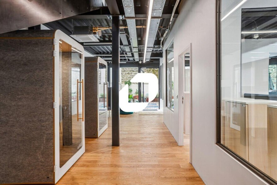 Office in Paris for lease - Building Photo - Image 2 of 14