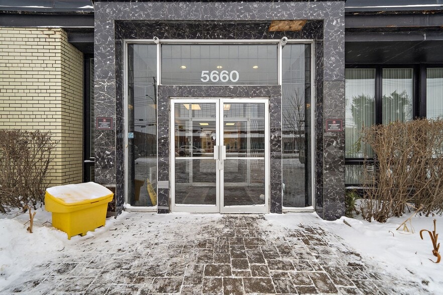 5660 Rue Ferrier, Mont-Royal, QC for lease - Building Photo - Image 2 of 11