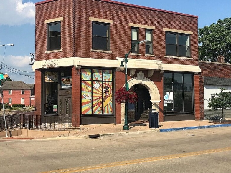 700 S Main St, Elkhart, IN for lease - Building Photo - Image 1 of 11