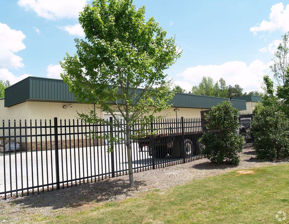 3275 Florence Rd, Powder Springs, GA 30127