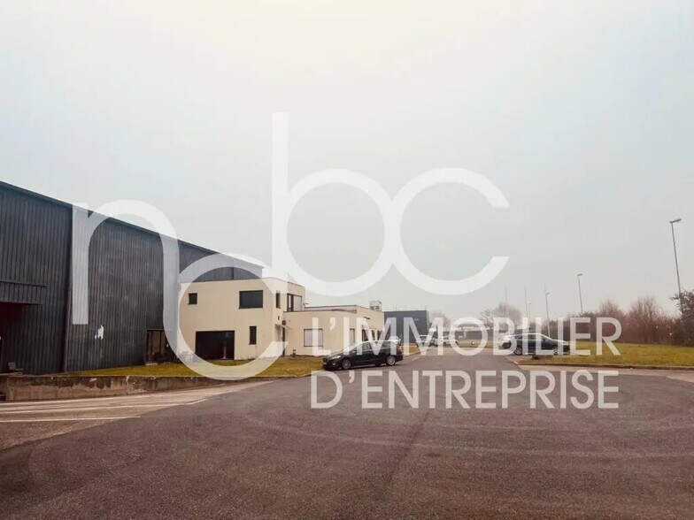in Saint-André-de-Corcy for sale - Building Photo - Image 1 of 1