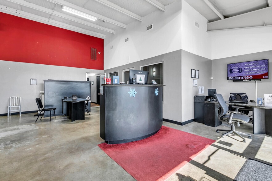 2500 S Ferdon Blvd, Crestview, FL for lease - Building Photo - Image 2 of 32