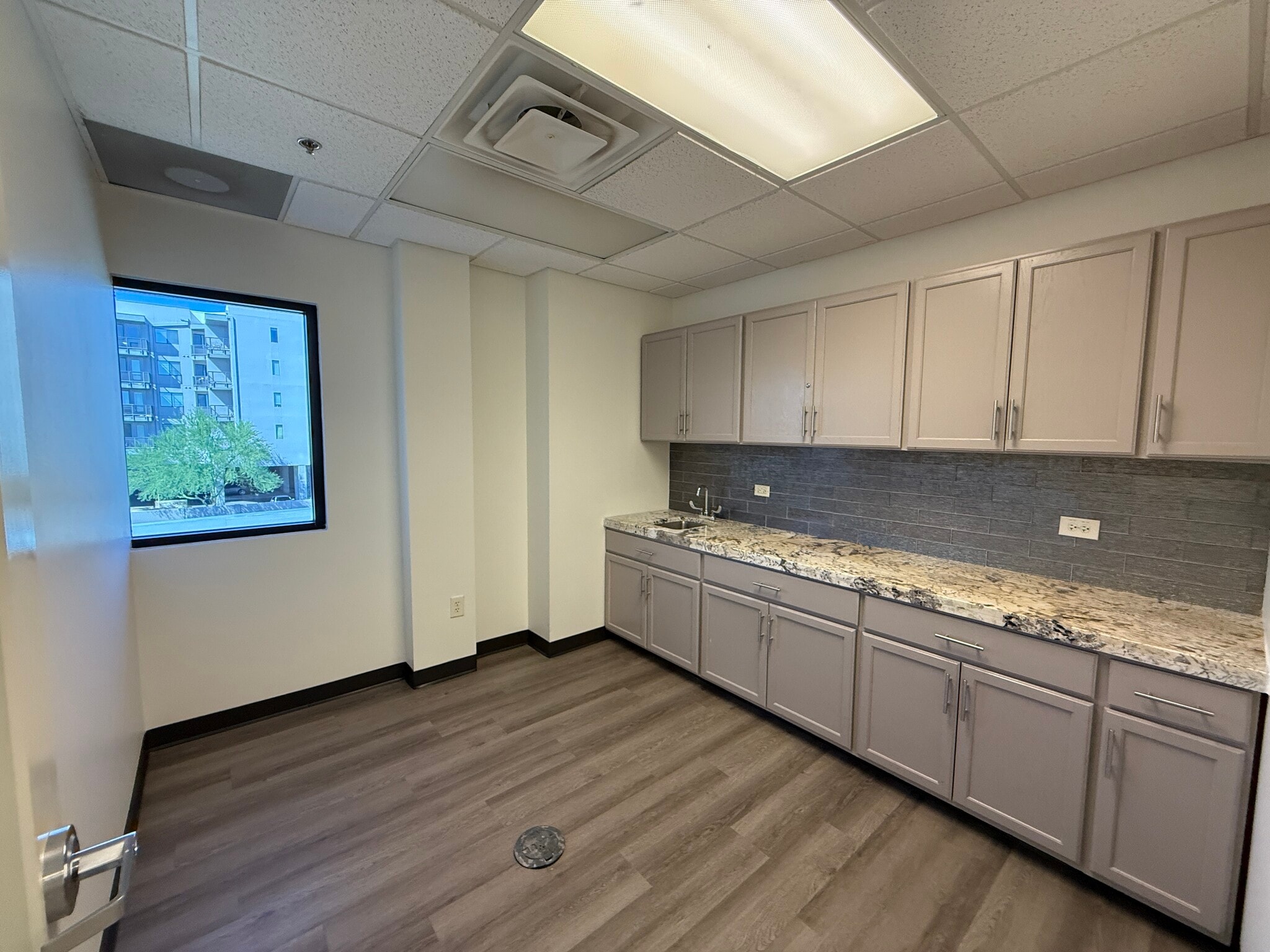 4602 N 16th St, Phoenix, AZ for lease Interior Photo- Image 1 of 16