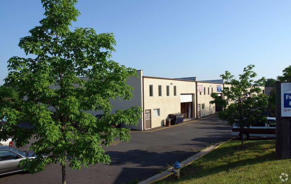 9240-9251 Sills Ct, Manassas, VA for lease - Building Photo - Image 2 of 4