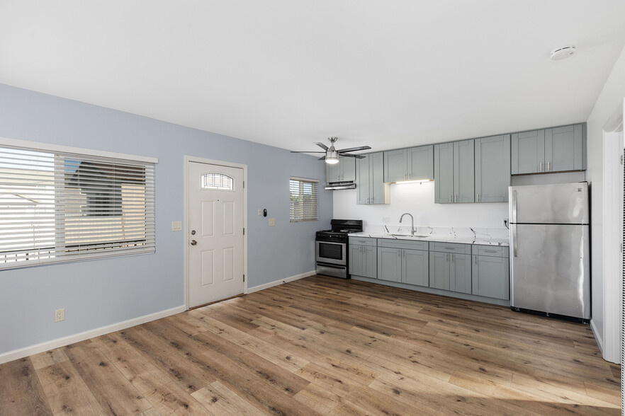 1413 Hemlock Ave, Imperial Beach, CA for sale - Interior Photo - Image 1 of 12