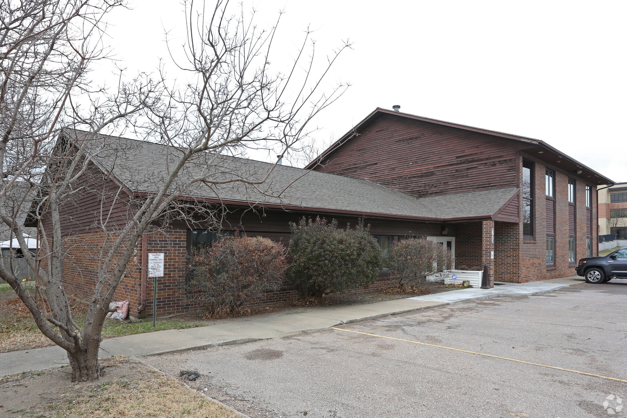 2955 SW Wanamaker Dr, Topeka, KS for sale Primary Photo- Image 1 of 1