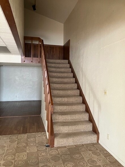 1505 Elkhart Rd, Goshen, IN for sale - Interior Photo - Image 2 of 19