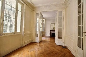 24 Rue Daubigny, Paris for sale Interior Photo- Image 2 of 6