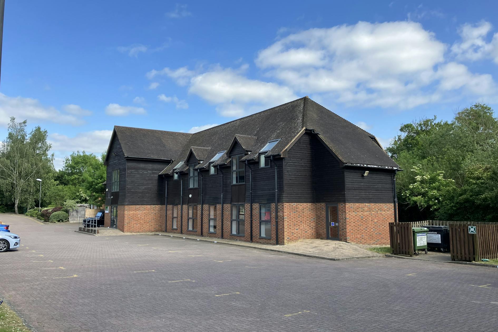 Old Woking Rd, Old Woking for lease Primary Photo- Image 1 of 2