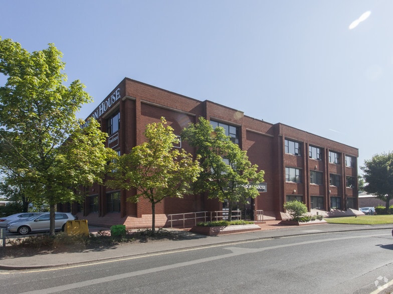 First Ave, Poynton for lease - Primary Photo - Image 1 of 2