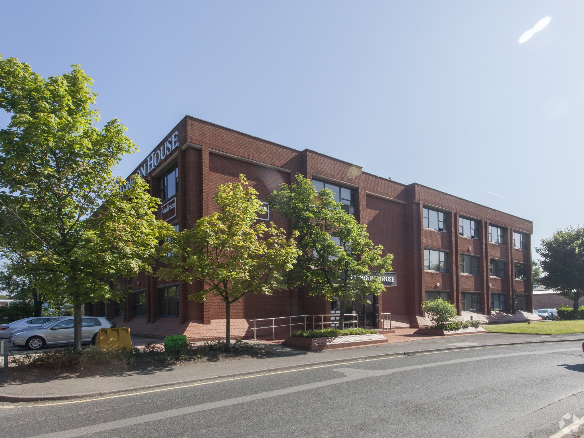 First Ave, Poynton for lease Primary Photo- Image 1 of 3