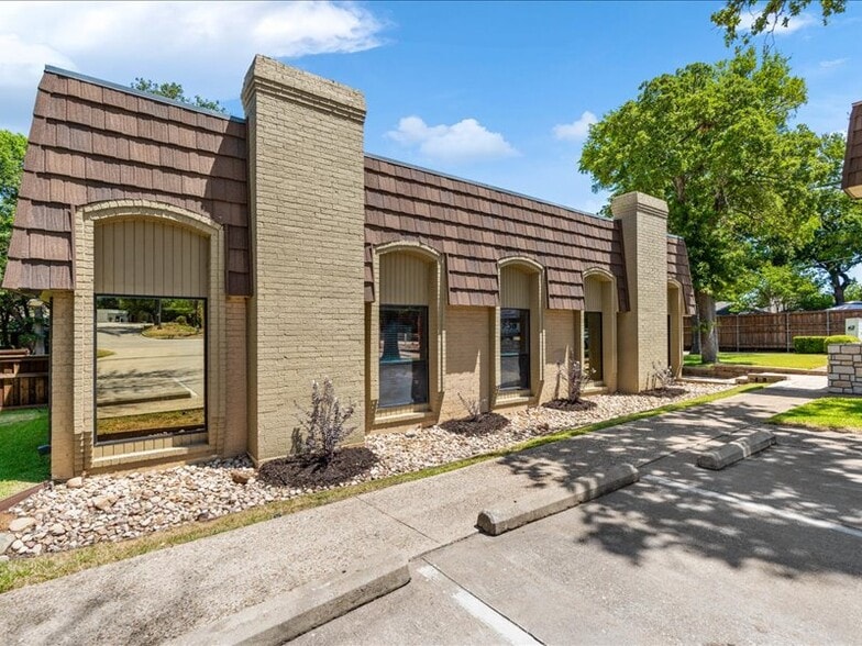 2020 W Northwest Hwy, Grapevine, TX for lease - Building Photo - Image 2 of 33