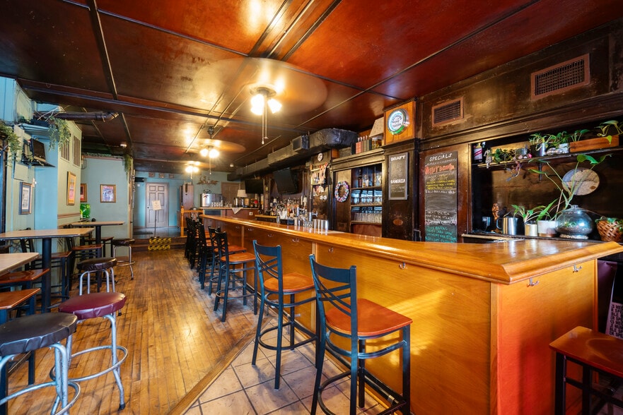 1822 Fleet St, Baltimore, MD for sale - Interior Photo - Image 3 of 14