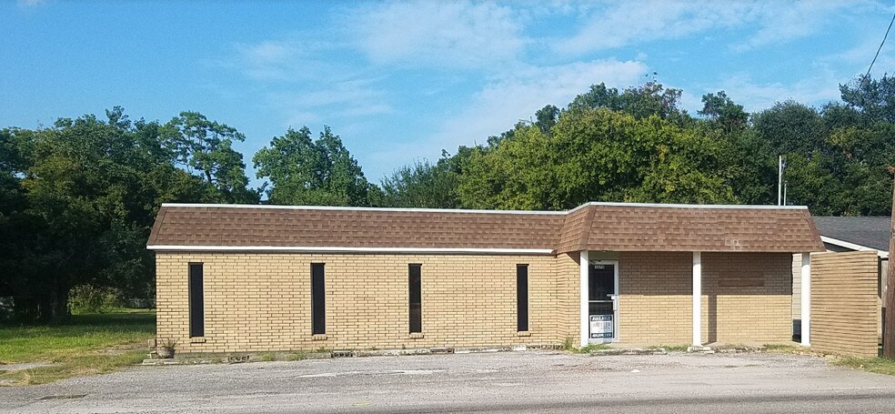 3570 Main Ave, Groves, TX for sale - Building Photo - Image 1 of 1