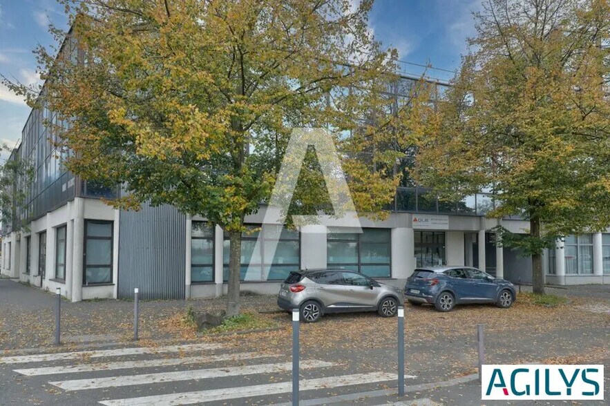 Office in Bonneuil-sur-Marne for lease - Building Photo - Image 3 of 6