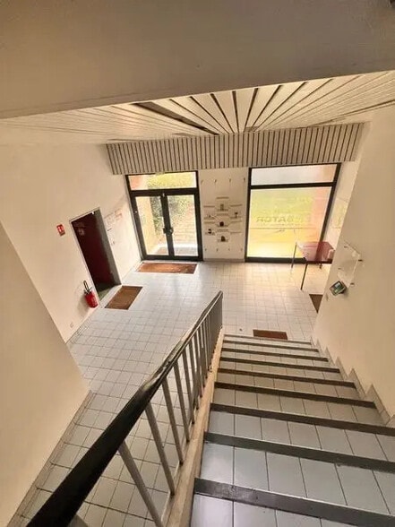 Office in Neuilly-Plaisance for sale - Building Photo - Image 3 of 15