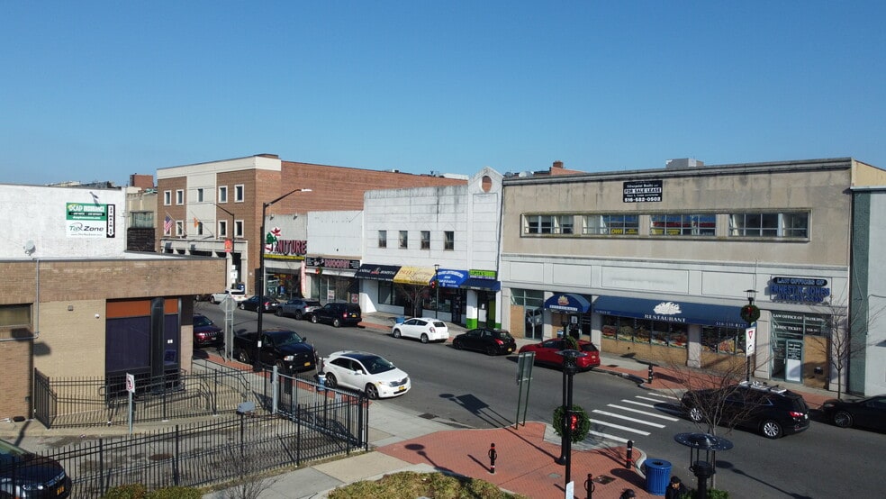28 Main St, Hempstead, NY for lease - Building Photo - Image 1 of 39