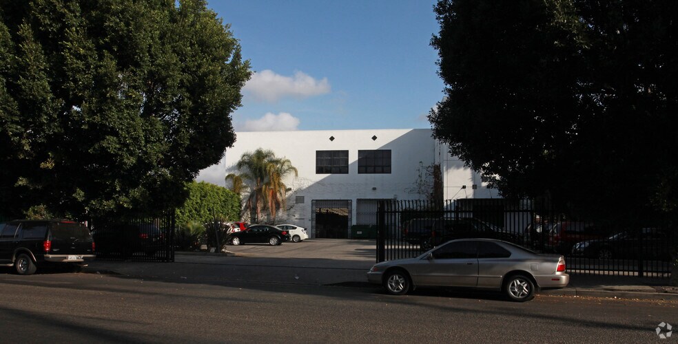 1655 E 14th St, Los Angeles, CA for lease - Primary Photo - Image 1 of 10