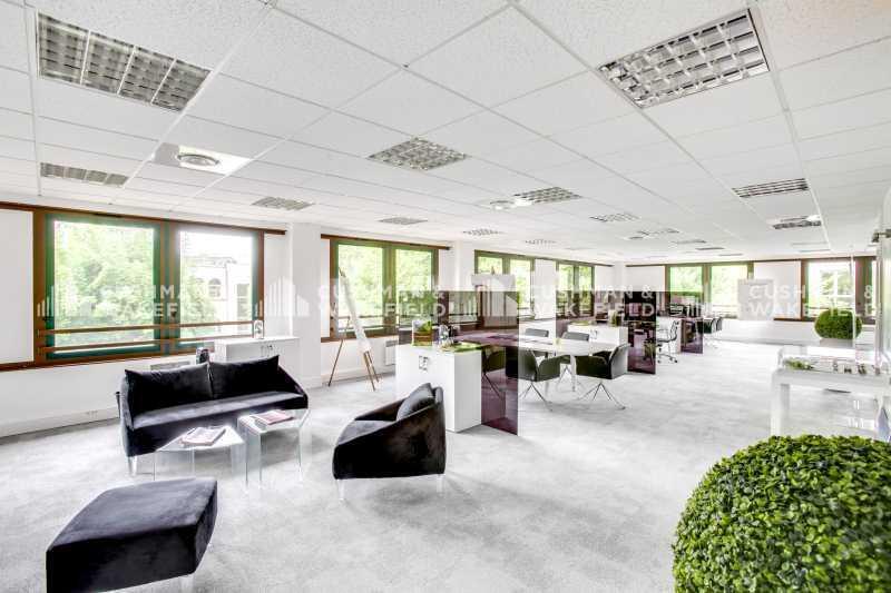 14-26 Rue Jean Rostand, Orsay for lease - Interior Photo - Image 2 of 15