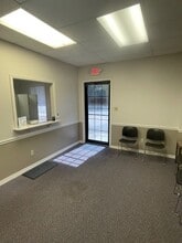 1911 Mission 66, Vicksburg, MS for lease Interior Photo- Image 2 of 10