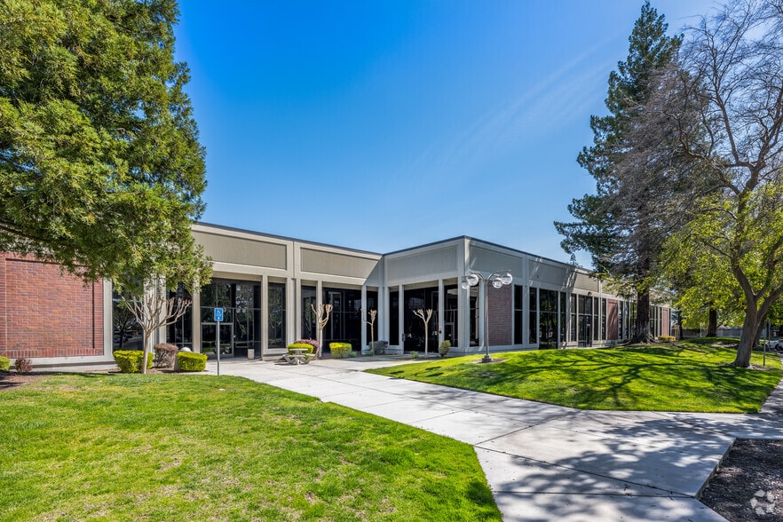 3640 Northgate Blvd, Sacramento, CA for lease - Building Photo - Image 3 of 7